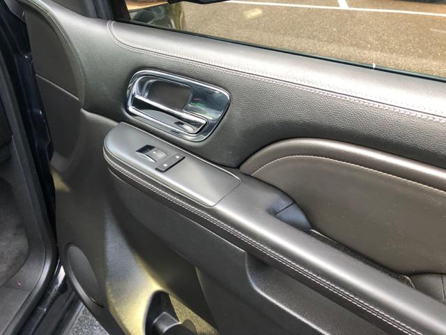 キャデラックエスカレード 国内新規　プラチナム　ＥＳＶ　最終型マイナーチェンジモデル　国内新規　マイナーチェンジモデル　プラチナムエディション　ＥＳＶ　純正デュアルマフラー　後期型黒プラチナム内装　並行車専用５連ＬＥＤヘッドライト　ブラックアイスメタリックボディ　オプション２２ＡＷ（56枚目）