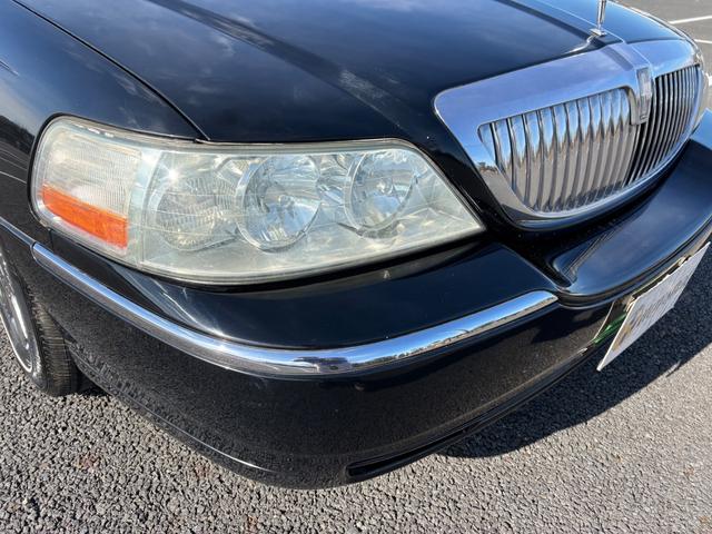 リンカーン・タウンカー ＣＡＲＦＡＸ有　実走行　フルノーマル　オリジナル　カルティエ　ＣＡＲＦＡＸ有　実走行証明書付き　フルノーマル　オリジナル　最終カルティエ　サンルーフ　ベージュインテリア　純正クロームＡＷ　ホワイトリボンタイヤ　ＨＤＤナビ　地デジ（4枚目）