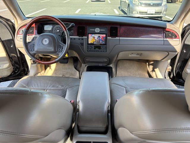 リンカーン・タウンカー ＣＡＲＦＡＸ有　実走行　フルノーマル　オリジナル　カルティエ　ＣＡＲＦＡＸ有　実走行証明書付き　フルノーマル　オリジナル　最終カルティエ　サンルーフ　ベージュインテリア　純正クロームＡＷ　ホワイトリボンタイヤ　ＨＤＤナビ　地デジ（20枚目）