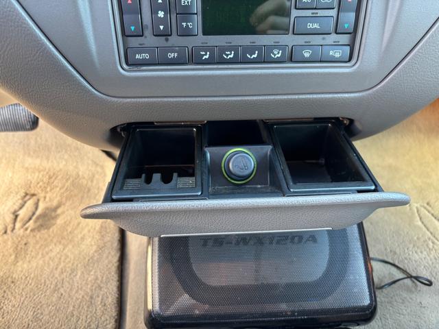 リンカーン・タウンカー ＣＡＲＦＡＸ有　実走行　フルノーマル　オリジナル　カルティエ　ＣＡＲＦＡＸ有　実走行証明書付き　フルノーマル　オリジナル　最終カルティエ　サンルーフ　ベージュインテリア　純正クロームＡＷ　ホワイトリボンタイヤ　ＨＤＤナビ　地デジ（22枚目）