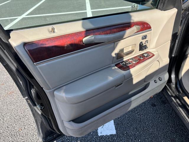リンカーン・タウンカー ＣＡＲＦＡＸ有　実走行　フルノーマル　オリジナル　カルティエ　ＣＡＲＦＡＸ有　実走行証明書付き　フルノーマル　オリジナル　最終カルティエ　サンルーフ　ベージュインテリア　純正クロームＡＷ　ホワイトリボンタイヤ　ＨＤＤナビ　地デジ（35枚目）