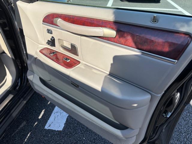 リンカーン・タウンカー ＣＡＲＦＡＸ有　実走行　フルノーマル　オリジナル　カルティエ　ＣＡＲＦＡＸ有　実走行証明書付き　フルノーマル　オリジナル　最終カルティエ　サンルーフ　ベージュインテリア　純正クロームＡＷ　ホワイトリボンタイヤ　ＨＤＤナビ　地デジ（38枚目）