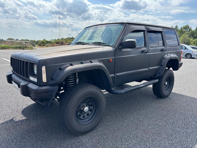 ジープ・チェロキー オーバーフェンダー　リフトアップ　サイドステップ　４ＷＤ　ラプターブラックペイント　オーバーフェンダー　社外マフラー　リフトアップ　チューブサイドステップ　バセットホイール　スペア―キー　新品オルタネーター　新品水廻り　天井張り張り替え交換済（12枚目）