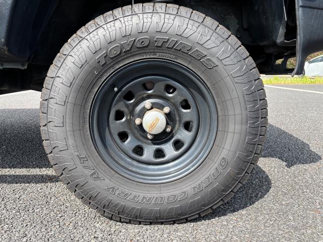 ジープ・チェロキー オーバーフェンダー　リフトアップ　サイドステップ　４ＷＤ　ラプターブラックペイント　オーバーフェンダー　社外マフラー　リフトアップ　チューブサイドステップ　バセットホイール　スペア―キー　新品オルタネーター　新品水廻り　天井張り張り替え交換済（18枚目）