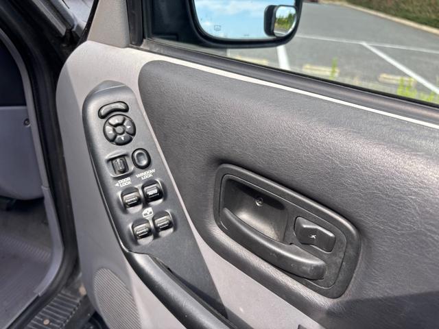 ジープ・チェロキー オーバーフェンダー　リフトアップ　サイドステップ　４ＷＤ　ラプターブラックペイント　オーバーフェンダー　社外マフラー　リフトアップ　チューブサイドステップ　バセットホイール　スペア―キー　新品オルタネーター　新品水廻り　天井張り張り替え交換済（39枚目）