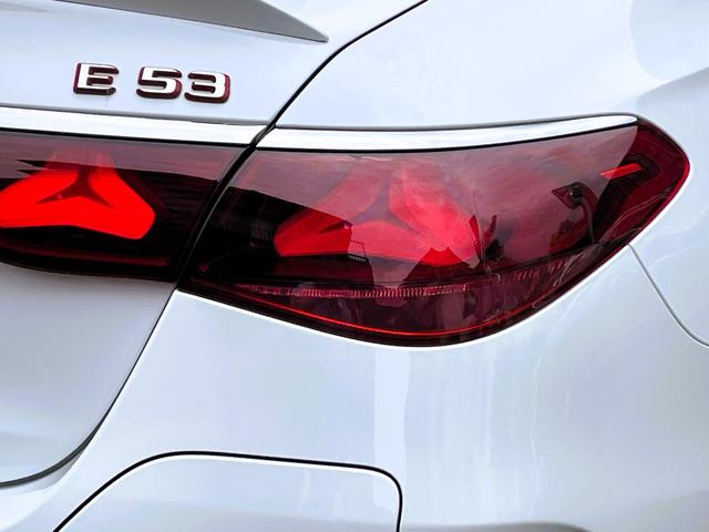 Ｅクラス Ｅ５３　ハイブリッド　４マチック＋　ＡＭＧドライバーズパッケージ・デジタルインテリアパッケージ・アドバンスドパッケージ・自撮り＆ビデオカメラ・３Ｄコクピットディスプレイ・ＭＢＵＸスーパースクリーン・ヘッドアップディスプレイ・サンルーフ（18枚目）