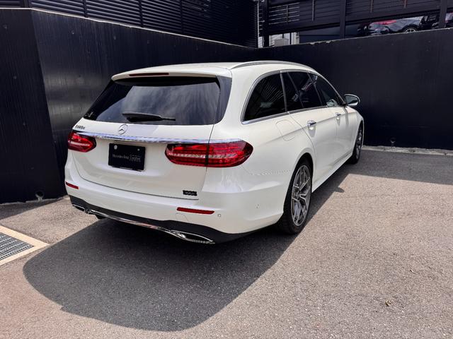 Ｅクラスステーションワゴン Ｅ２２０ｄ　ステーションワゴン　スポーツ　レーダーセーフティパッケージ　ＡＭＧラインパッケージ　１９インチＡＭＧ５ツインスポークアルミホイール　マルチビームＬＥＤヘッドライト　　ヘッドアップディスプレイ　ブラックアッシュウッドパネル（6枚目）
