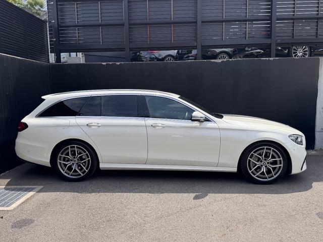 Ｅクラスステーションワゴン Ｅ２２０ｄ　ステーションワゴン　スポーツ　レーダーセーフティパッケージ　ＡＭＧラインパッケージ　１９インチＡＭＧ５ツインスポークアルミホイール　マルチビームＬＥＤヘッドライト　　ヘッドアップディスプレイ　ブラックアッシュウッドパネル（8枚目）