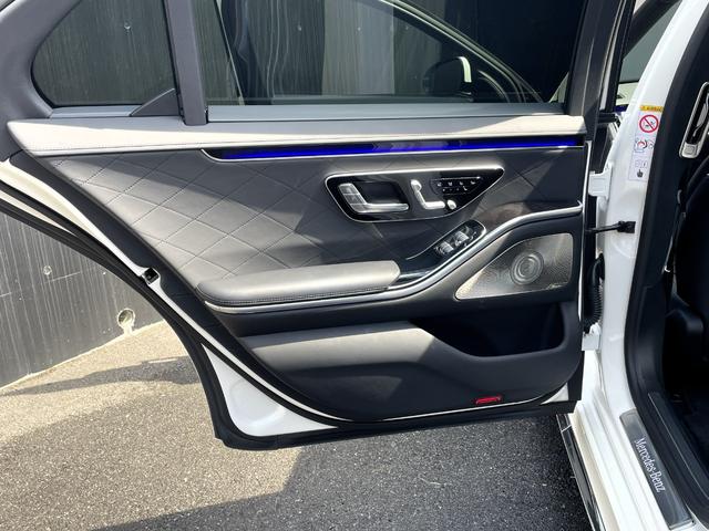 Ｓクラス Ｓ５００　４マチックロング　ＡＭＧライン　ＡＭＧライン・２０インチＡＭＧマルチスポークアルミホイール・リアコンフォートパッケージ・フットレスト付きエグゼクティブシート・ＭＢＵＸリアタブレット・電動ブラインド（リアウィンドウ・後席左右）（22枚目）