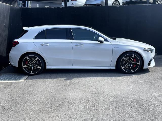 Aクラス A45 S 4マチック+ アドバンスドパッケージ・AMGレッドブレーキキャリパー・サウンドパーソナライゼーション機能・360度カメラシステム・パノラミックスライディングルーフ・ヘッドアップディスプレイ・ブランドロゴプロジェクタ(4枚目)