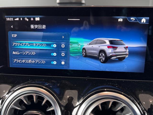 GLAクラス GLA200d 4マチック AMGラインパッケージ ドライビングアシスタンスパッケージ 360°カメラシステム アダプティブハイビームアシスト・プラス 本革巻スポーツステアリング(ナッパレザー) AMGラインパッケージ マルチビームLEDヘッドライト(14枚目)