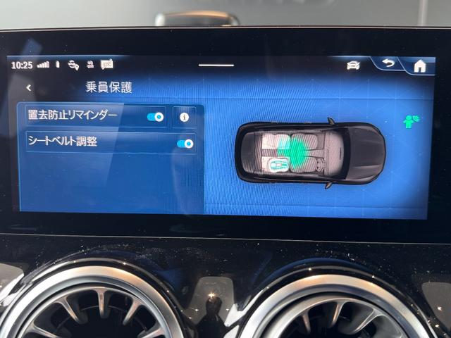 GLAクラス GLA200d 4マチック AMGラインパッケージ ドライビングアシスタンスパッケージ 360°カメラシステム アダプティブハイビームアシスト・プラス 本革巻スポーツステアリング(ナッパレザー) AMGラインパッケージ マルチビームLEDヘッドライト(19枚目)