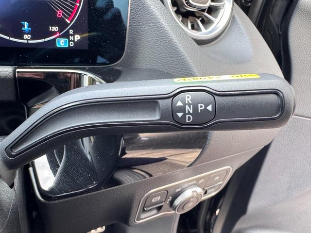 GLAクラス GLA200d 4マチック AMGラインパッケージ ドライビングアシスタンスパッケージ 360°カメラシステム アダプティブハイビームアシスト・プラス 本革巻スポーツステアリング(ナッパレザー) AMGラインパッケージ マルチビームLEDヘッドライト(20枚目)