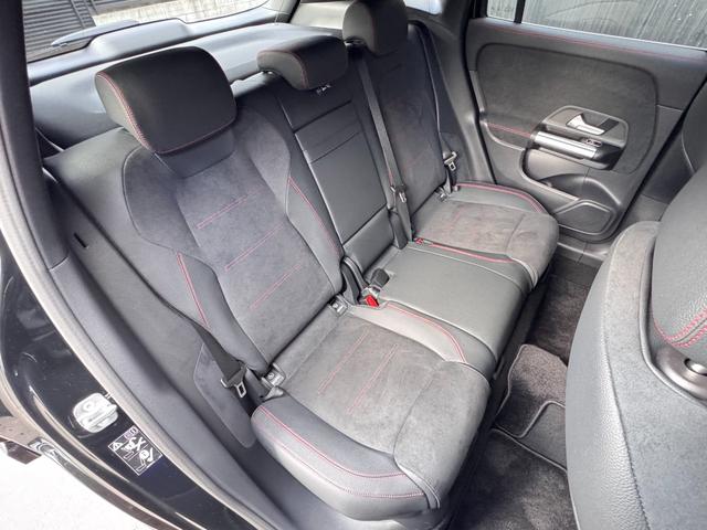 GLAクラス GLA200d 4マチック AMGラインパッケージ ドライビングアシスタンスパッケージ 360°カメラシステム アダプティブハイビームアシスト・プラス 本革巻スポーツステアリング(ナッパレザー) AMGラインパッケージ マルチビームLEDヘッドライト(27枚目)