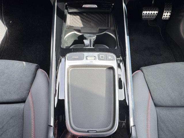 GLAクラス GLA200d 4マチック AMGラインパッケージ ドライビングアシスタンスパッケージ 360°カメラシステム アダプティブハイビームアシスト・プラス 本革巻スポーツステアリング(ナッパレザー) AMGラインパッケージ マルチビームLEDヘッドライト(42枚目)