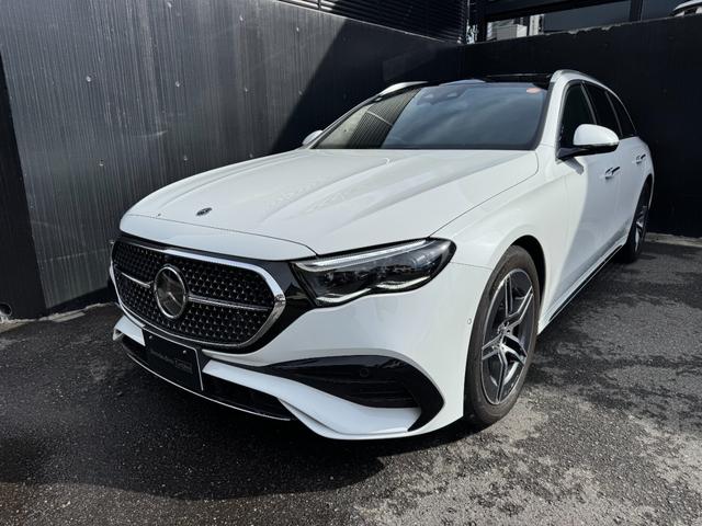 Eクラスステーションワゴン E220dステションワゴンアバギャルドAMGラインP AMGラインパッケージ・デジタルインテリアパッケージ・レザーエクスクルーシブパッケージ・アドバンスドパッケージ・パノラミックスライディングルーフ・オパリスホワイト(3枚目)
