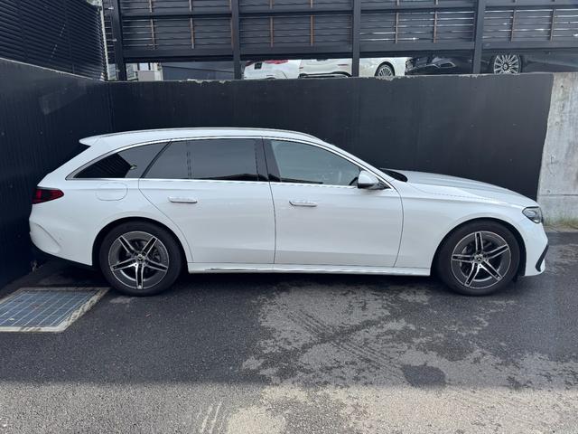 Eクラスステーションワゴン E220dステションワゴンアバギャルドAMGラインP AMGラインパッケージ・デジタルインテリアパッケージ・レザーエクスクルーシブパッケージ・アドバンスドパッケージ・パノラミックスライディングルーフ・オパリスホワイト(5枚目)