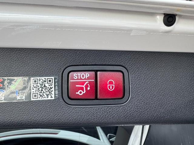 Eクラスステーションワゴン E220dステションワゴンアバギャルドAMGラインP AMGラインパッケージ・デジタルインテリアパッケージ・レザーエクスクルーシブパッケージ・アドバンスドパッケージ・パノラミックスライディングルーフ・オパリスホワイト(11枚目)