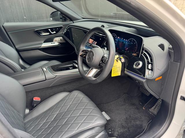 Eクラスステーションワゴン E220dステションワゴンアバギャルドAMGラインP AMGラインパッケージ・デジタルインテリアパッケージ・レザーエクスクルーシブパッケージ・アドバンスドパッケージ・パノラミックスライディングルーフ・オパリスホワイト(12枚目)