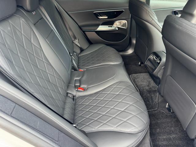 Eクラスステーションワゴン E220dステションワゴンアバギャルドAMGラインP AMGラインパッケージ・デジタルインテリアパッケージ・レザーエクスクルーシブパッケージ・アドバンスドパッケージ・パノラミックスライディングルーフ・オパリスホワイト(16枚目)