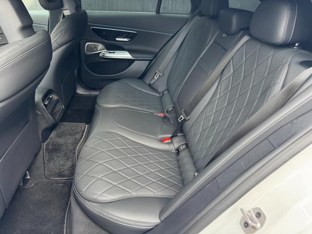 Eクラスステーションワゴン E220dステションワゴンアバギャルドAMGラインP AMGラインパッケージ・デジタルインテリアパッケージ・レザーエクスクルーシブパッケージ・アドバンスドパッケージ・パノラミックスライディングルーフ・オパリスホワイト(17枚目)