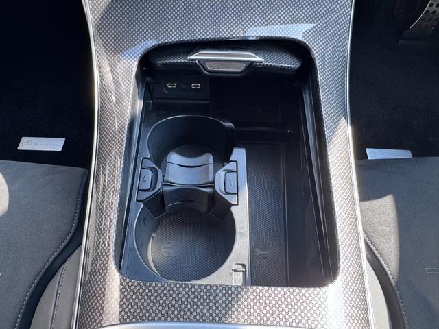 Ｃクラス Ｃ２２０ｄアバンギャルド　ＡＭＧラインパッケージ　レーダーセーフティパッケージ　ＡＭＧラインパッケージ　１８インチＡＭＧアルミホイール（ＲＳＪ）　スポーツサスペンション　プライバシーガラス　ＭＢＵＸナビゲーションシステム　アンビエントライト（30枚目）