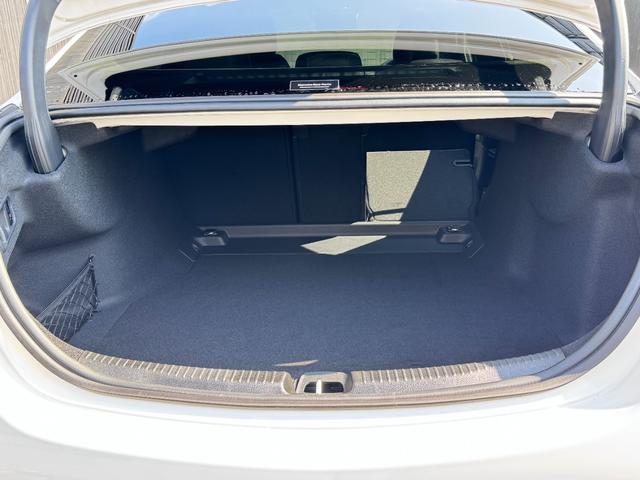 Ｃクラス Ｃ２２０ｄアバンギャルド　ＡＭＧラインパッケージ　レーダーセーフティパッケージ　ＡＭＧラインパッケージ　１８インチＡＭＧアルミホイール（ＲＳＪ）　スポーツサスペンション　プライバシーガラス　ＭＢＵＸナビゲーションシステム　アンビエントライト（38枚目）