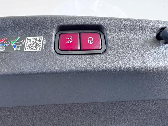Ｃクラス Ｃ２２０ｄアバンギャルド　ＡＭＧラインパッケージ　レーダーセーフティパッケージ　ＡＭＧラインパッケージ　１８インチＡＭＧアルミホイール（ＲＳＪ）　スポーツサスペンション　プライバシーガラス　ＭＢＵＸナビゲーションシステム　アンビエントライト（40枚目）