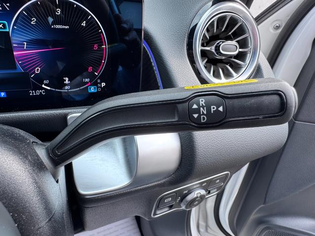 GLB GLB200d 4マチック AMGラインパッケージ ドライビングアシスタンスパッケージ 360°カメラシステム AMGラインパッケージ アダプティブハイビームアシスト・プラス マルチビームLEDヘッドライト 20インチAMGアルミホイール(RVU)(19枚目)