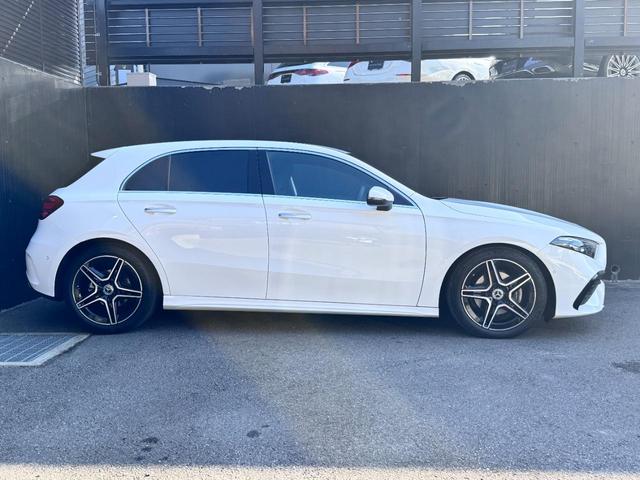 Ａクラス Ａ２００ｄ　ＡＭＧラインパッケージ　ドライビングアシスタンスパッケージ　ＡＭＧラインパッケージ　ダイレクトステアリング　アダプティブハイビームアシスト・プラス　本革巻スポーツステアリング　１８インチＡＭＧアルミホイール（ＲＱＴ）（8枚目）