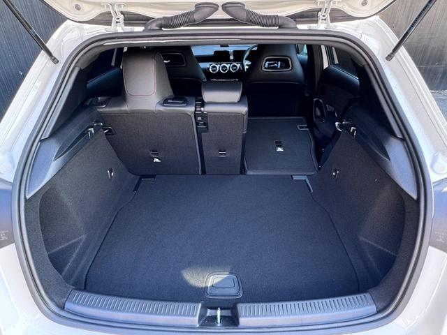 Ａクラス Ａ２００ｄ　ＡＭＧラインパッケージ　ドライビングアシスタンスパッケージ　ＡＭＧラインパッケージ　ダイレクトステアリング　アダプティブハイビームアシスト・プラス　本革巻スポーツステアリング　１８インチＡＭＧアルミホイール（ＲＱＴ）（29枚目）