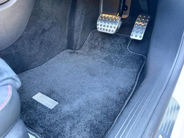 Ａクラス Ａ２００ｄ　ＡＭＧラインパッケージ　ドライビングアシスタンスパッケージ　ＡＭＧラインパッケージ　ダイレクトステアリング　アダプティブハイビームアシスト・プラス　本革巻スポーツステアリング　１８インチＡＭＧアルミホイール（ＲＱＴ）（46枚目）