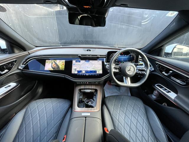 インパネ全体を撮影した画像です。ラグジュアリーな空間でドライブしてみませんか？