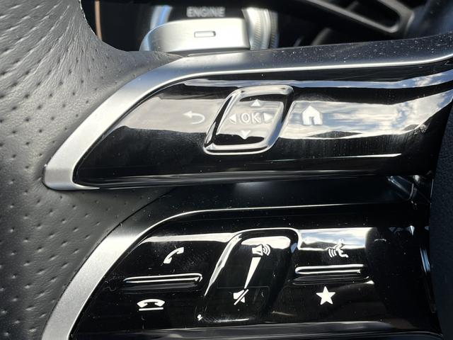 ステアリング右側に設置されている操作部ではメーター内の液晶ディスプレイの情報を変更する際などに使用致します。