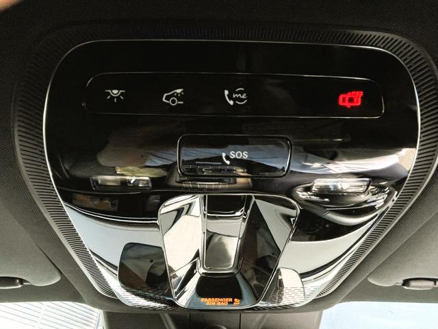 エマージェンシーコール装着車でございますので別途ご契約が必要となりますが、万が一の際はオペレーターによるサポートをご利用頂く事が可能でございます。