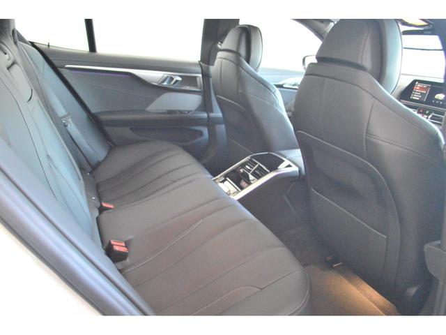 M850i xDrive グランクーペ 正規認定中古車 ワンオーナー 電動ガラスサンルーフ Harman Kardonスピーカー ヘッドアップディスプレィ タッチパネル式HDDナビ フルセグ地デジ トップリアサイドカメラ レーザーライト(33枚目)