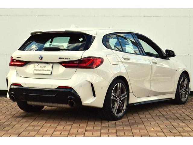 １シリーズ Ｍ１３５ｉ　ｘＤｒｉｖｅ　正規認定中古車　元試乗車　パーフォレテッド・ダコタレザー　純正ＨＤＤナビ　ＡＣＣ　障害物センサー　シートヒーター　Ｂカメラ　シートヒーター　被害軽減ブレーキ　アンビエントライト　ＥＴＣ車載器（4枚目）