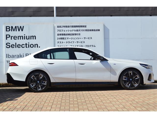 ｉ５ Ｍ６０　ｘＤｒｉｖｅ　正規認定中古車　走行距離４０ｋｍ　ワンオーナー　全周囲カメラ　地デジ　ジェスチャーコントロール　前後シートヒーター　走行可能距離４５５ｋｍ　ＡＣＣ　ハンズオフ　アップルカープレイ（12枚目）