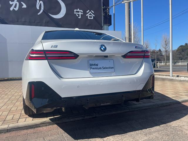 ｉ５ Ｍ６０　ｘＤｒｉｖｅ　正規認定中古車　走行距離４０ｋｍ　ワンオーナー　全周囲カメラ　地デジ　ジェスチャーコントロール　前後シートヒーター　走行可能距離４５５ｋｍ　ＡＣＣ　ハンズオフ　アップルカープレイ（21枚目）