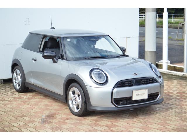ＭＩＮＩ クーパーＣ　エッセンシャル・トリム　正規認定中古車　ワンオーナー　走行１８００ｋｍ　純正ナビ　バックカメラ　ＡＣＣ　障害物センサー　ヘッドアップディスプレイ　ＥＴＣ車載器　ワイヤレス充電器　アンビエントライト　ＬＥＤヘッドライト（21枚目）