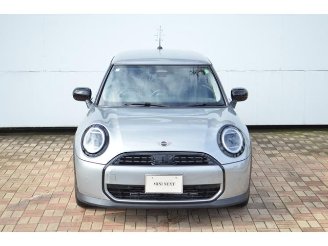 ＭＩＮＩ クーパーＣ　エッセンシャル・トリム　正規認定中古車　ワンオーナー　走行１８００ｋｍ　純正ナビ　バックカメラ　ＡＣＣ　障害物センサー　ヘッドアップディスプレイ　ＥＴＣ車載器　ワイヤレス充電器　アンビエントライト　ＬＥＤヘッドライト（22枚目）
