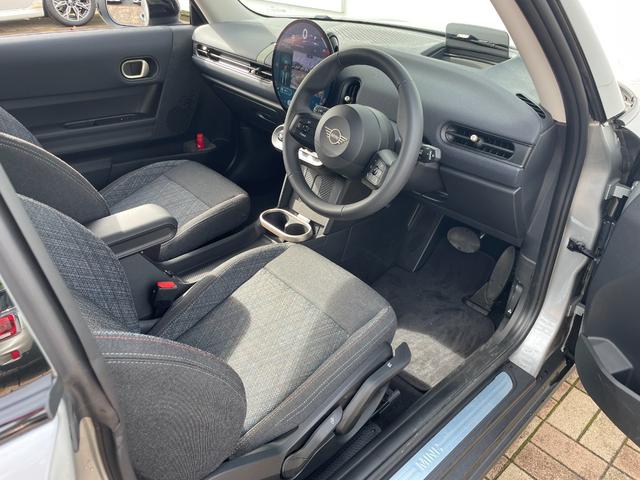 ＭＩＮＩ クーパーＣ　エッセンシャル・トリム　正規認定中古車　ワンオーナー　走行１８００ｋｍ　純正ナビ　バックカメラ　ＡＣＣ　障害物センサー　ヘッドアップディスプレイ　ＥＴＣ車載器　ワイヤレス充電器　アンビエントライト　ＬＥＤヘッドライト（35枚目）