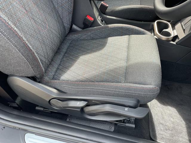 ＭＩＮＩ クーパーＣ　エッセンシャル・トリム　正規認定中古車　ワンオーナー　走行１８００ｋｍ　純正ナビ　バックカメラ　ＡＣＣ　障害物センサー　ヘッドアップディスプレイ　ＥＴＣ車載器　ワイヤレス充電器　アンビエントライト　ＬＥＤヘッドライト（36枚目）