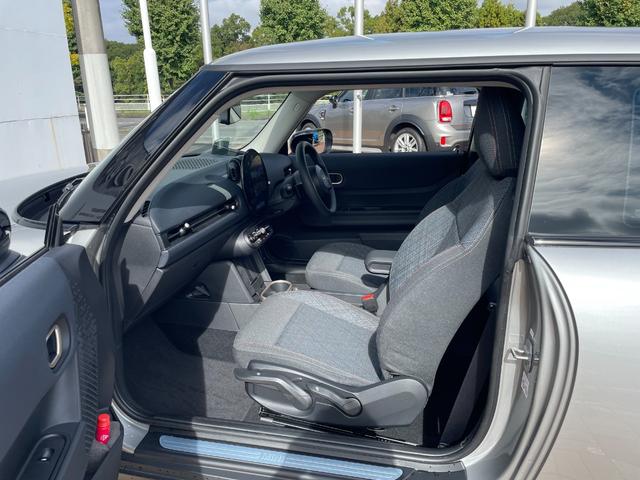 ＭＩＮＩ クーパーＣ　エッセンシャル・トリム　正規認定中古車　ワンオーナー　走行１８００ｋｍ　純正ナビ　バックカメラ　ＡＣＣ　障害物センサー　ヘッドアップディスプレイ　ＥＴＣ車載器　ワイヤレス充電器　アンビエントライト　ＬＥＤヘッドライト（38枚目）