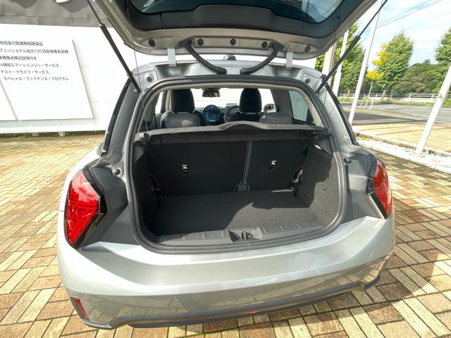 ＭＩＮＩ クーパーＣ　エッセンシャル・トリム　正規認定中古車　ワンオーナー　走行１８００ｋｍ　純正ナビ　バックカメラ　ＡＣＣ　障害物センサー　ヘッドアップディスプレイ　ＥＴＣ車載器　ワイヤレス充電器　アンビエントライト　ＬＥＤヘッドライト（42枚目）