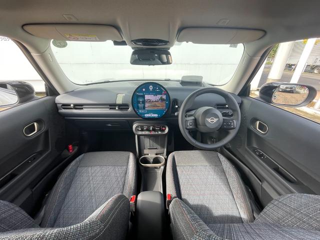 ＭＩＮＩ クーパーＣ　エッセンシャル・トリム　正規認定中古車　ワンオーナー　走行１８００ｋｍ　純正ナビ　バックカメラ　ＡＣＣ　障害物センサー　ヘッドアップディスプレイ　ＥＴＣ車載器　ワイヤレス充電器　アンビエントライト　ＬＥＤヘッドライト（50枚目）