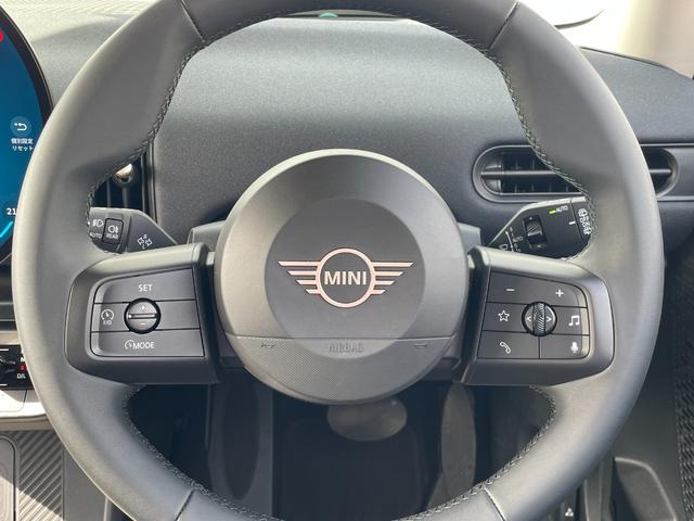 ＭＩＮＩ クーパーＣ　エッセンシャル・トリム　正規認定中古車　ワンオーナー　走行１８００ｋｍ　純正ナビ　バックカメラ　ＡＣＣ　障害物センサー　ヘッドアップディスプレイ　ＥＴＣ車載器　ワイヤレス充電器　アンビエントライト　ＬＥＤヘッドライト（51枚目）