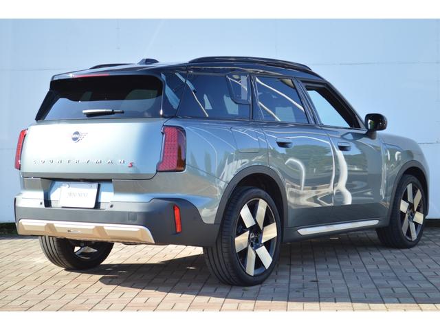 ＭＩＮＩ カントリーマンＳオール４　クラシック・トリム　正規認定中古車　走行距離２６６３ｋｍ　弊社デモカー　純正ナビ　カープレイ　Ｂｌｕｅｔｏｏｔｈ　ワイヤレスチャージ　レザー　電動シート　電動トランク　クルコン　全周囲カメラ　前後ソナー　ハーマンカードン（4枚目）
