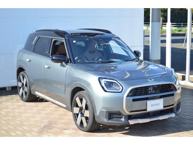 ＭＩＮＩ カントリーマンＳオール４　クラシック・トリム　正規認定中古車　走行距離２６６３ｋｍ　弊社デモカー　純正ナビ　カープレイ　Ｂｌｕｅｔｏｏｔｈ　ワイヤレスチャージ　レザー　電動シート　電動トランク　クルコン　全周囲カメラ　前後ソナー　ハーマンカードン（9枚目）