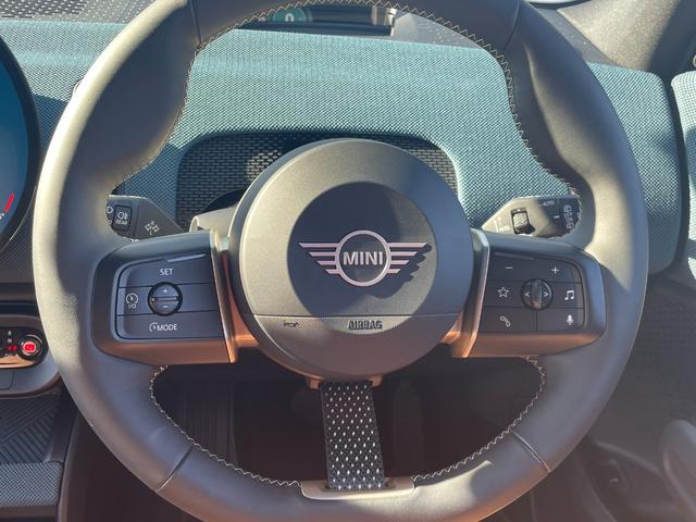 ＭＩＮＩ カントリーマンＳオール４　クラシック・トリム　正規認定中古車　走行距離２６６３ｋｍ　弊社デモカー　純正ナビ　カープレイ　Ｂｌｕｅｔｏｏｔｈ　ワイヤレスチャージ　レザー　電動シート　電動トランク　クルコン　全周囲カメラ　前後ソナー　ハーマンカードン（51枚目）
